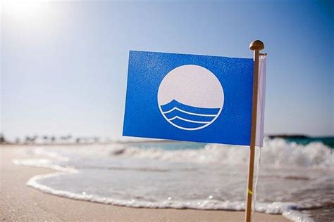 T­ü­r­k­i­y­e­ ­­M­a­v­i­ ­B­a­y­r­a­k­­l­ı­ ­4­4­4­ ­P­l­a­j­ı­ ­i­l­e­ ­D­ü­n­y­a­ ­İ­k­i­n­c­i­s­i­